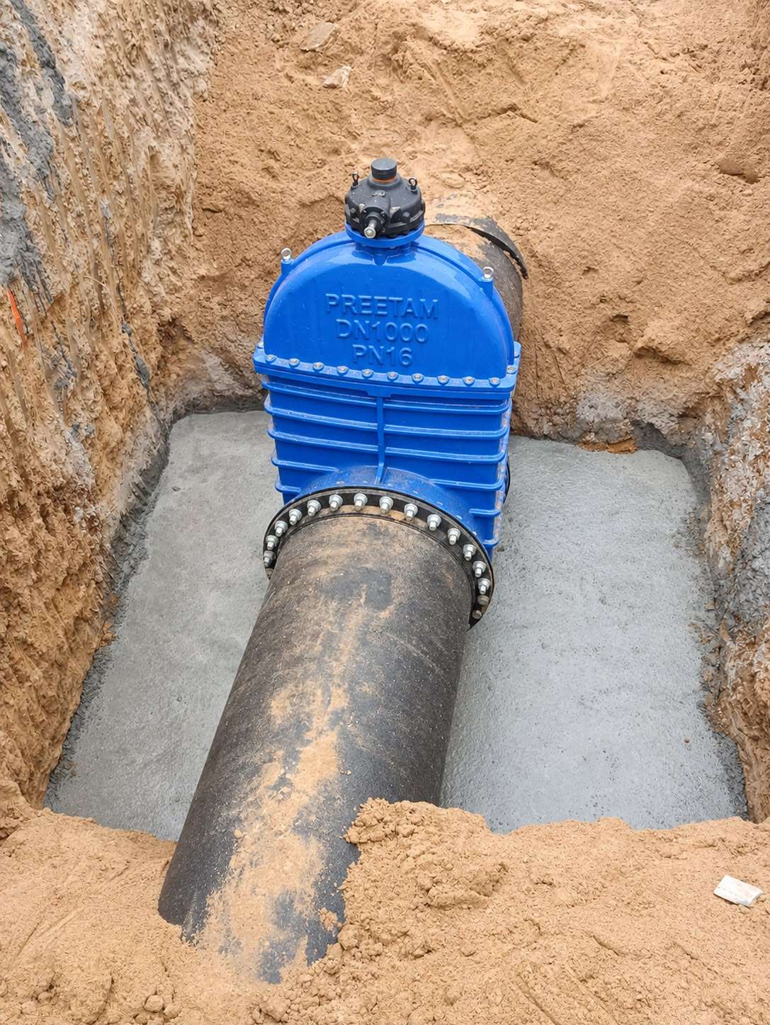 PREETAM DN1000 ductile iron gate valve on a freshwater pipeline